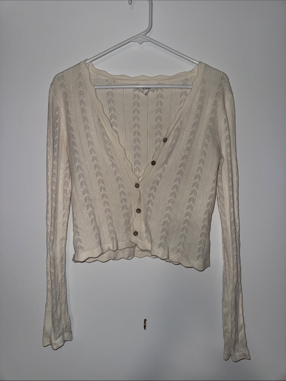 Olive & Oak Cream Scalloped V-Neck Button Cardigan